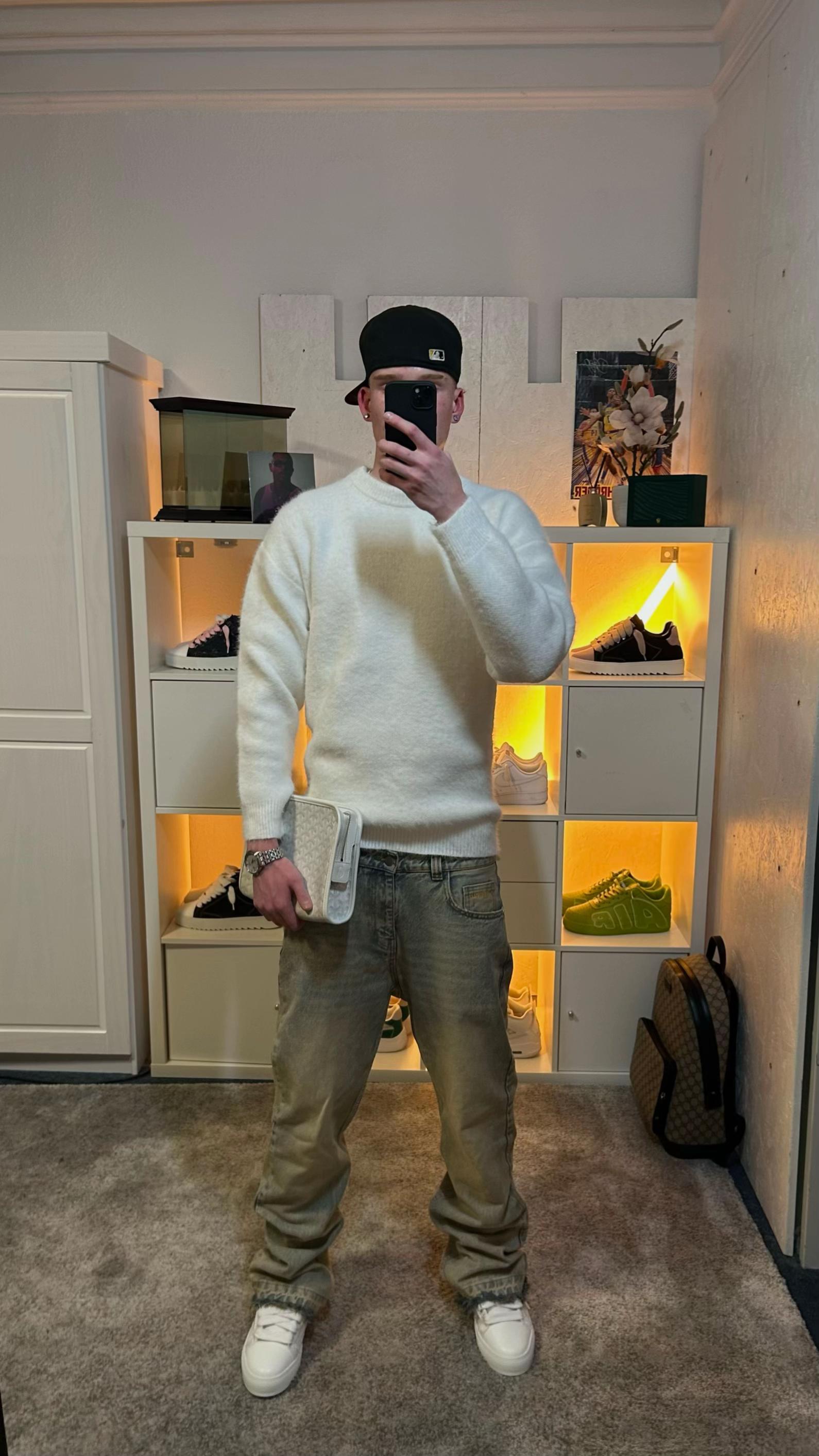 WHITE MOHAIR SWEATER